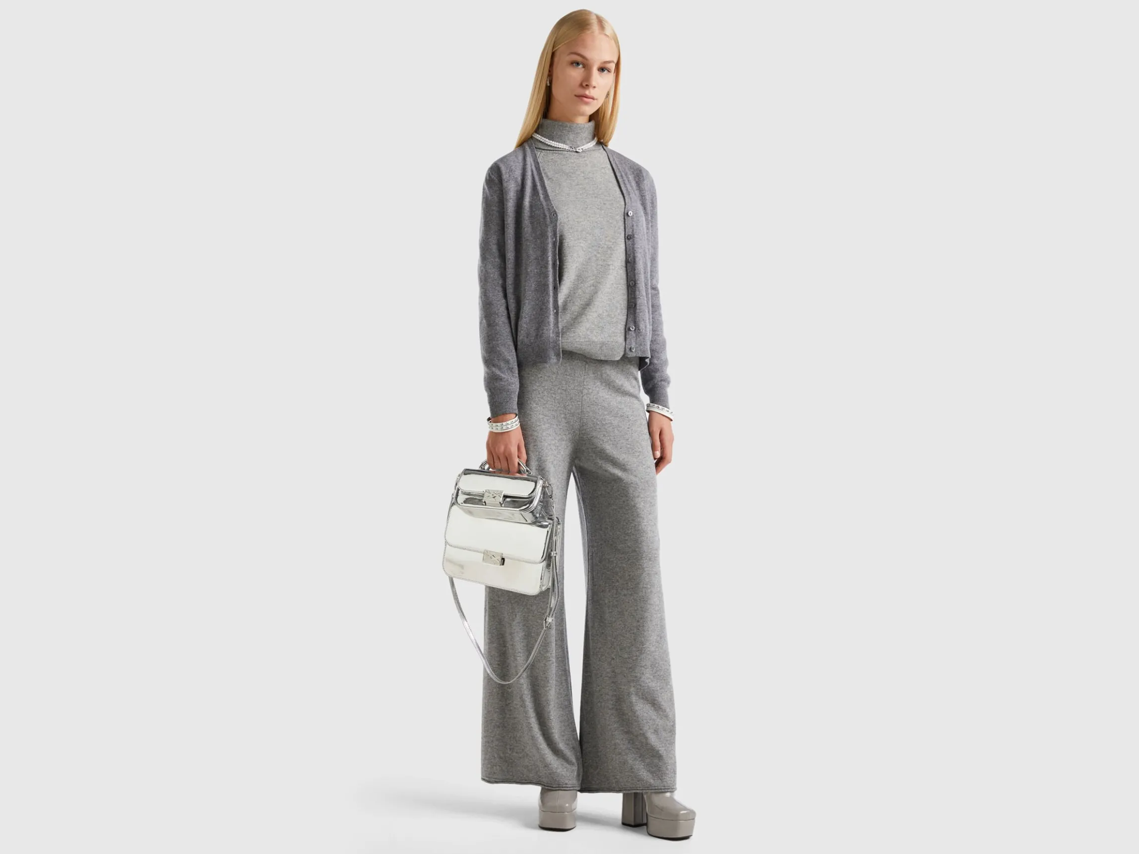Gray V-neck cardigan in pure Merino wool