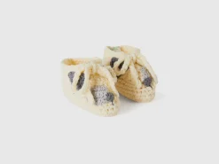 Handmade booties with applique