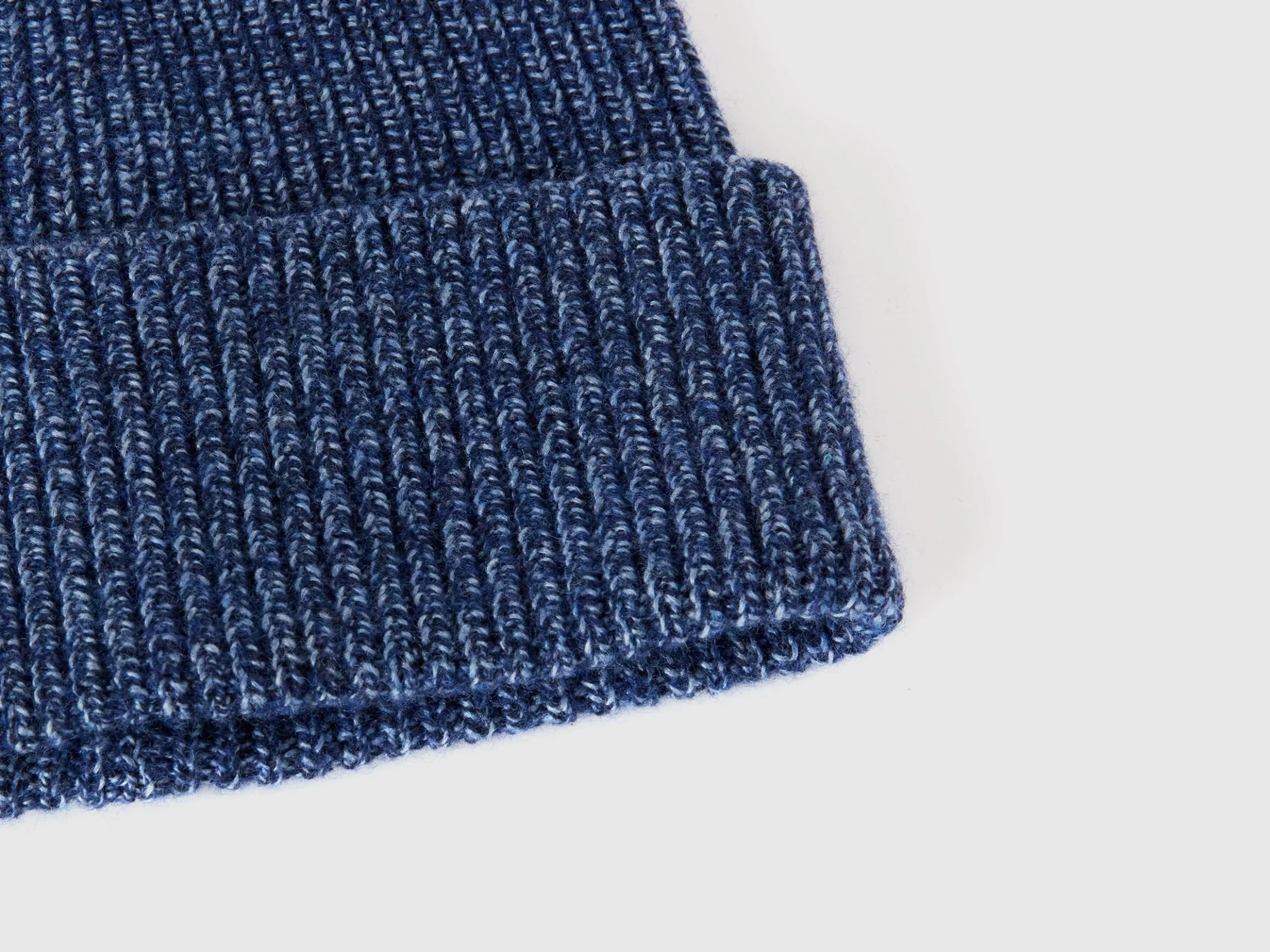 Hat in cashmere and wool blend