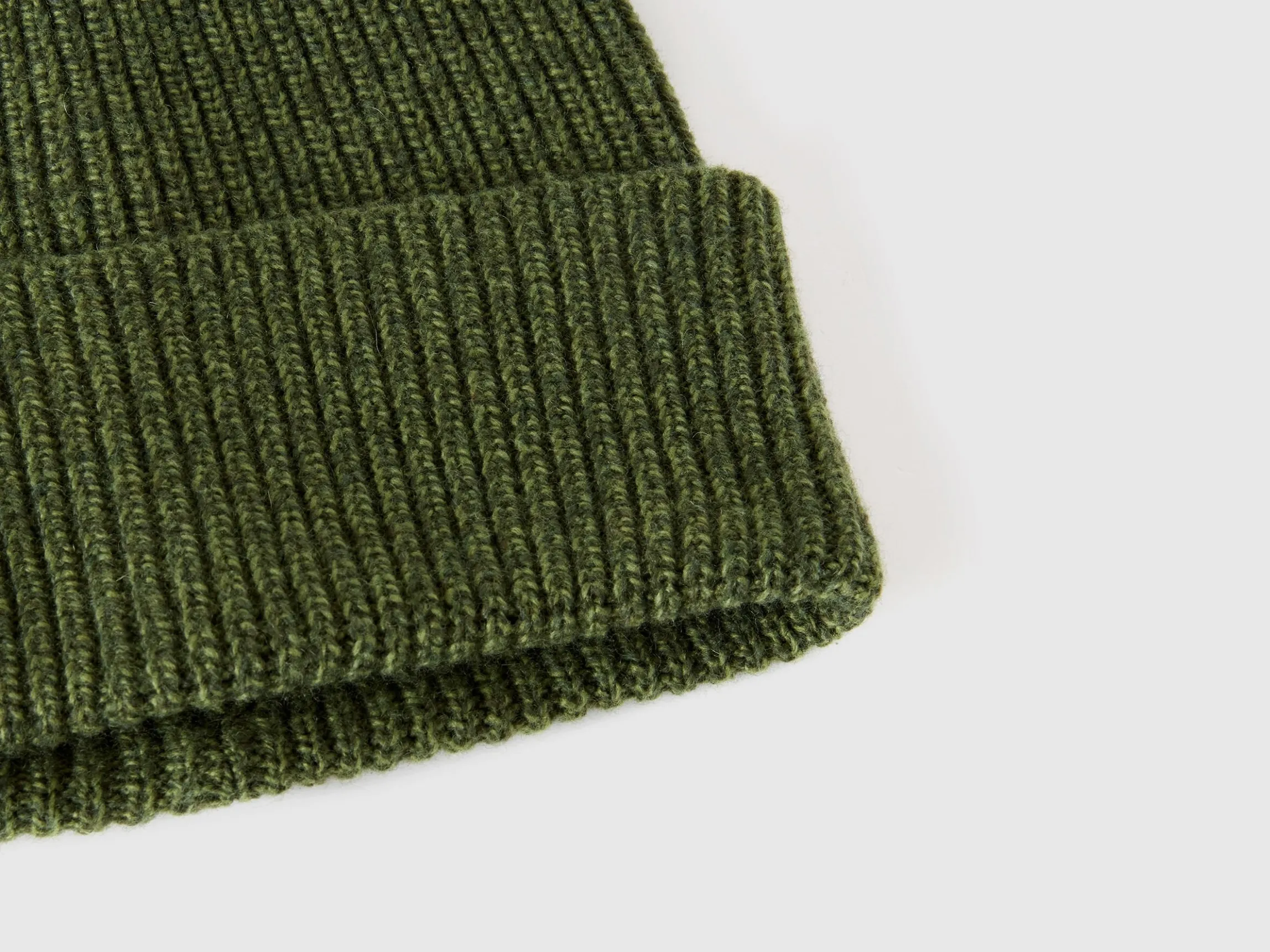 Hat in cashmere and wool blend