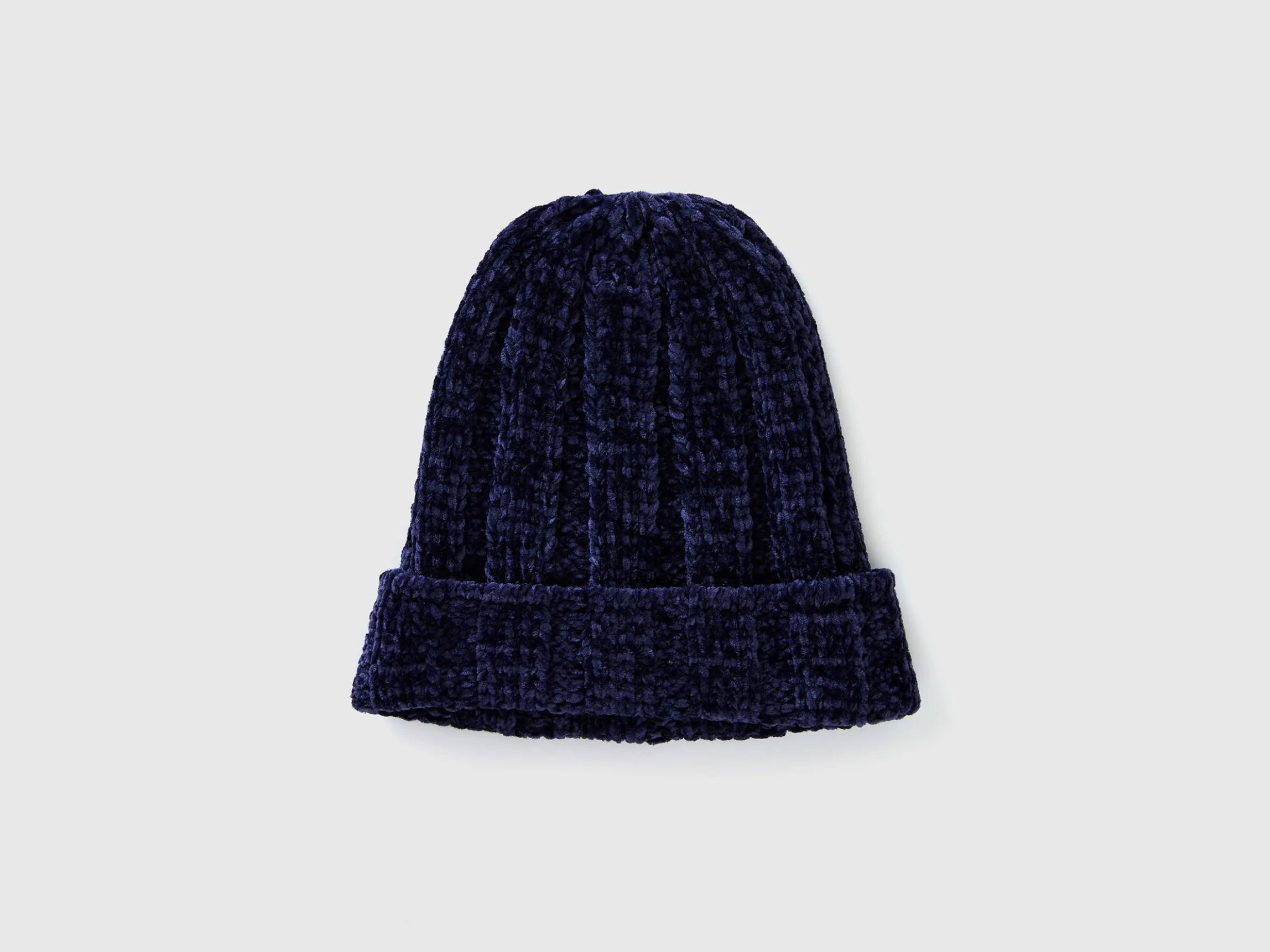 Hat in chenille