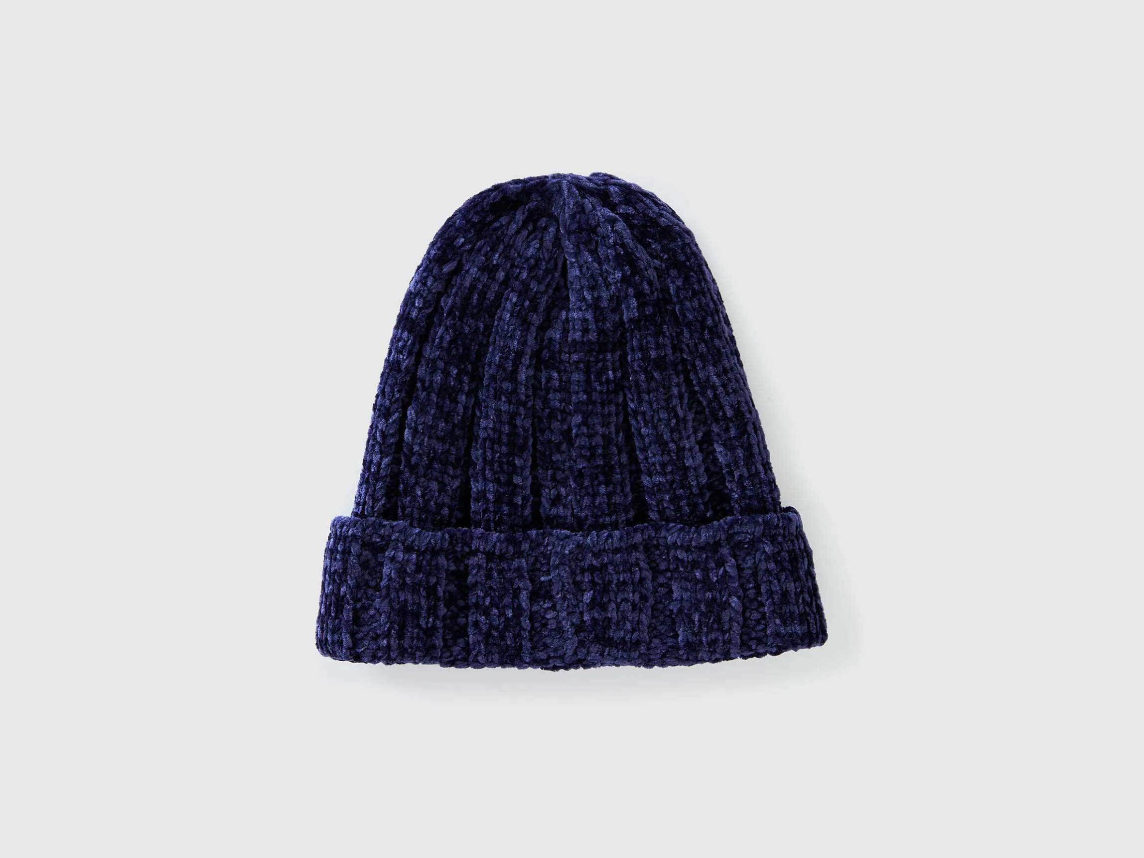 Hat in chenille