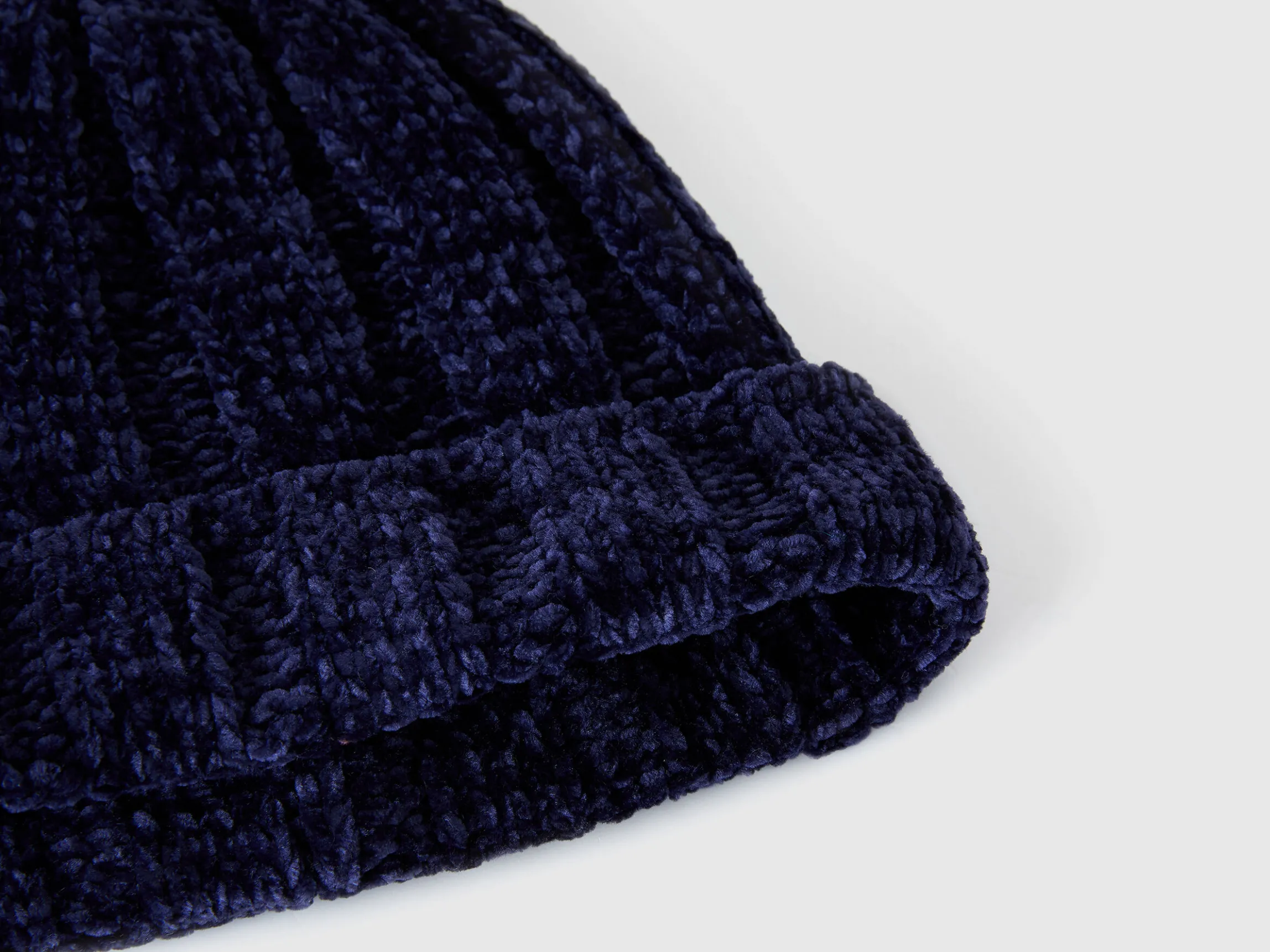 Hat in chenille