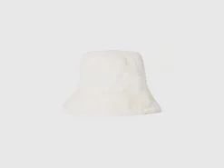 Hat in faux fur