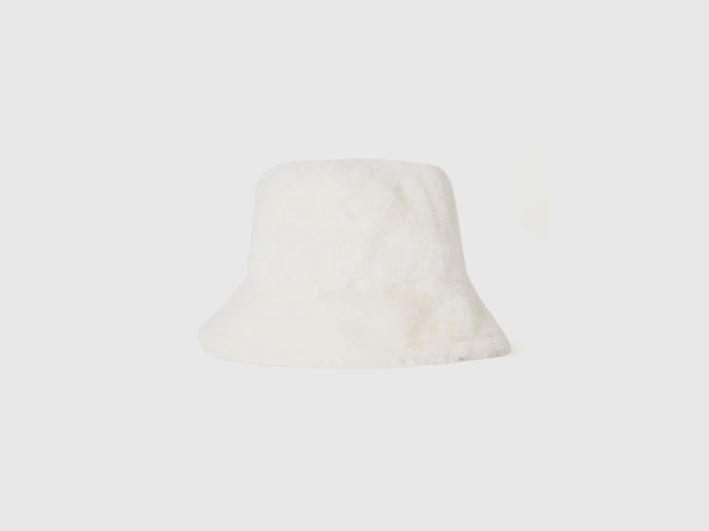 Hat in faux fur