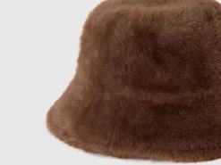 Hat in faux fur