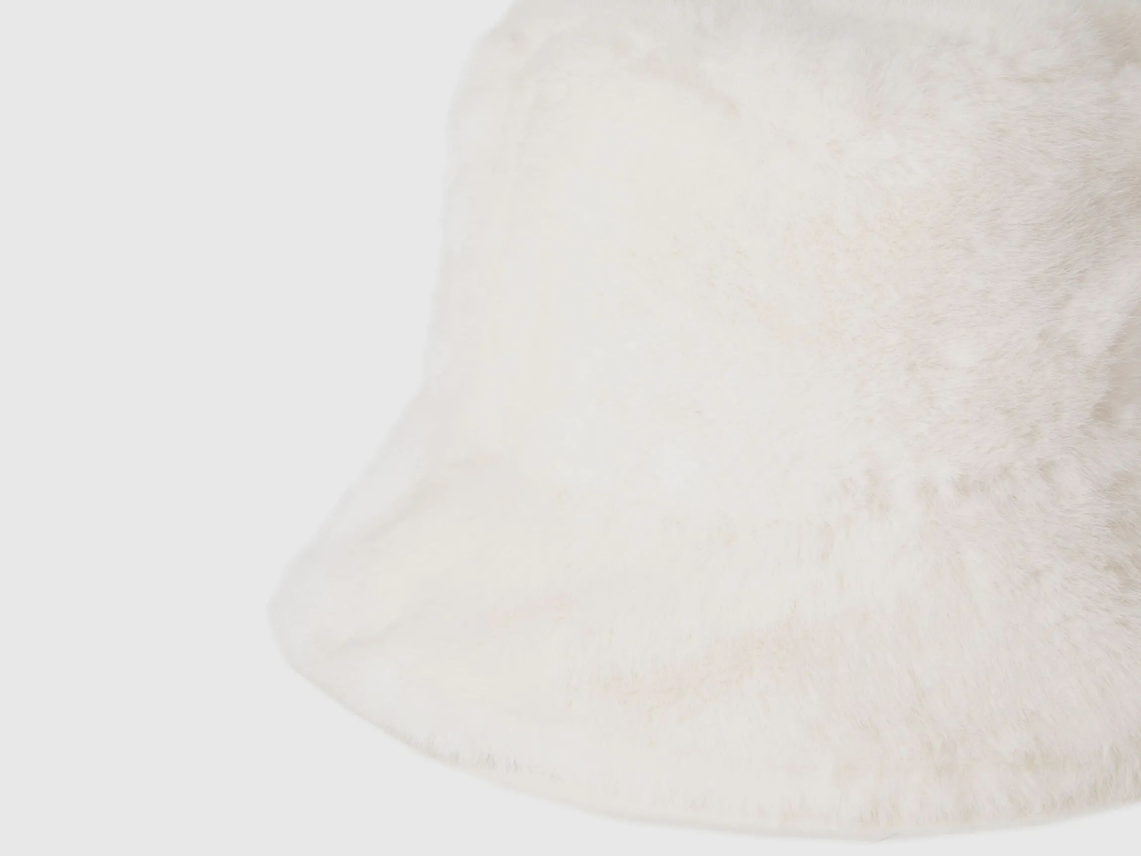 Hat in faux fur