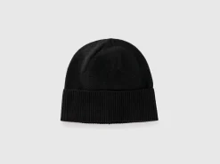 Hat in pure Merino wool