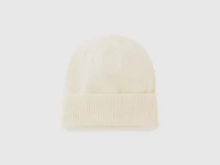 Hat in pure Merino wool