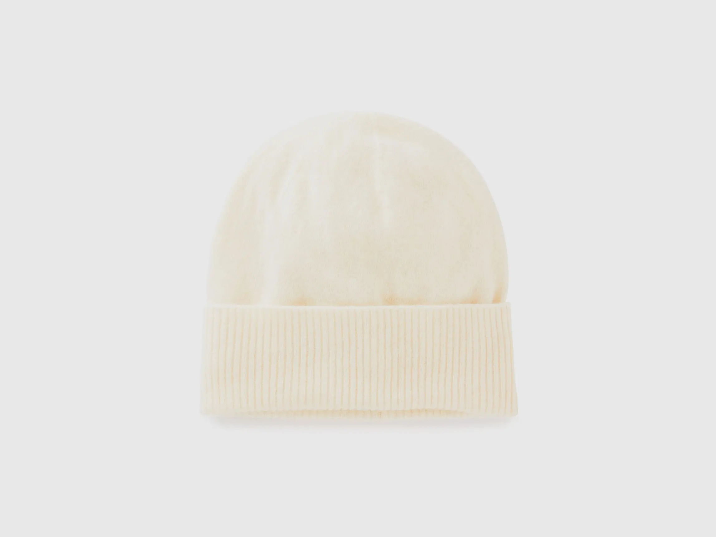 Hat in pure Merino wool