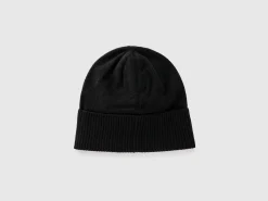 Hat in pure Merino wool