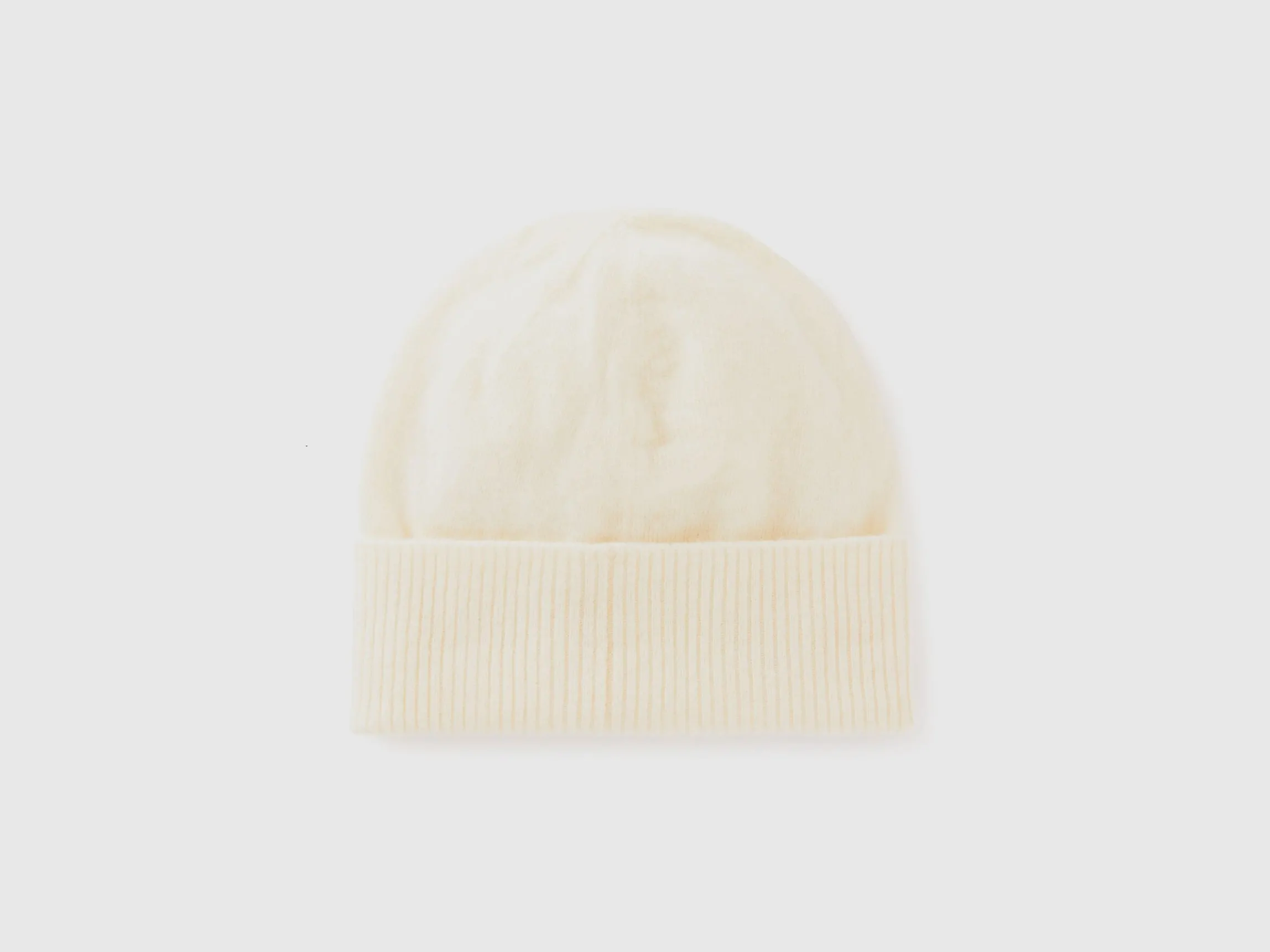 Hat in pure Merino wool