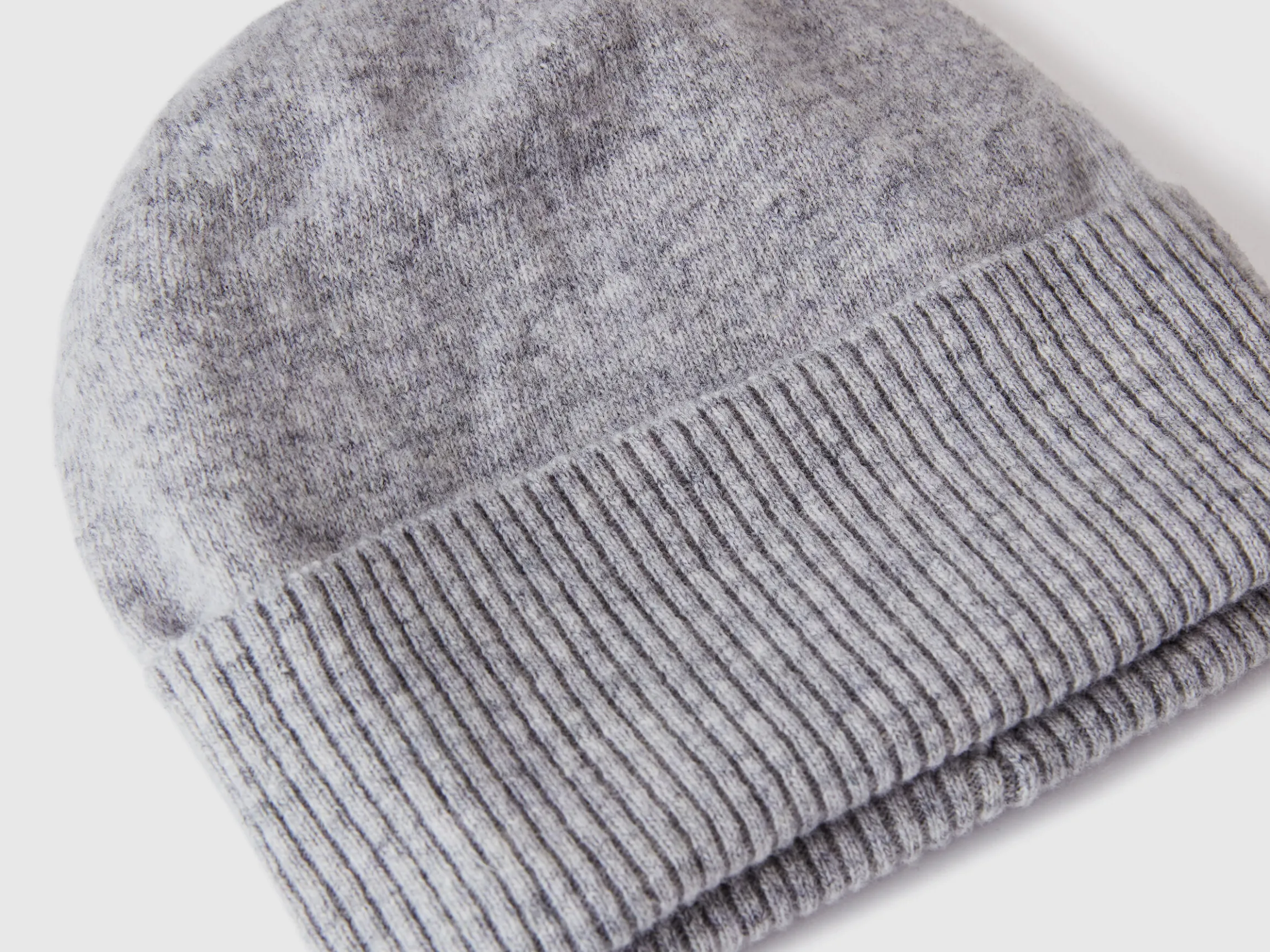 Hat in pure Merino wool