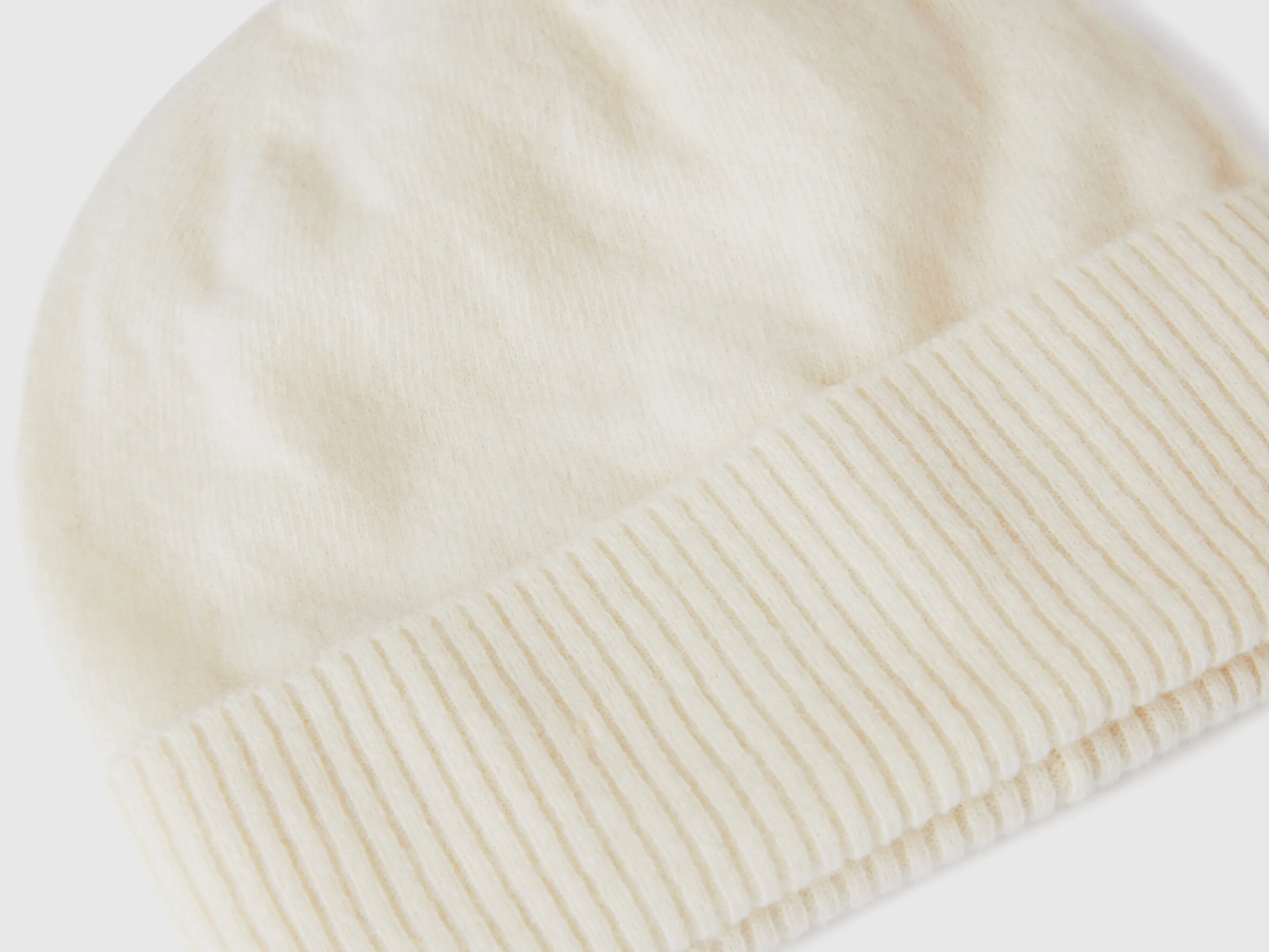 Hat in pure Merino wool