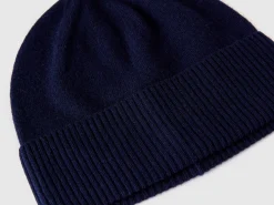 Hat in pure Merino wool