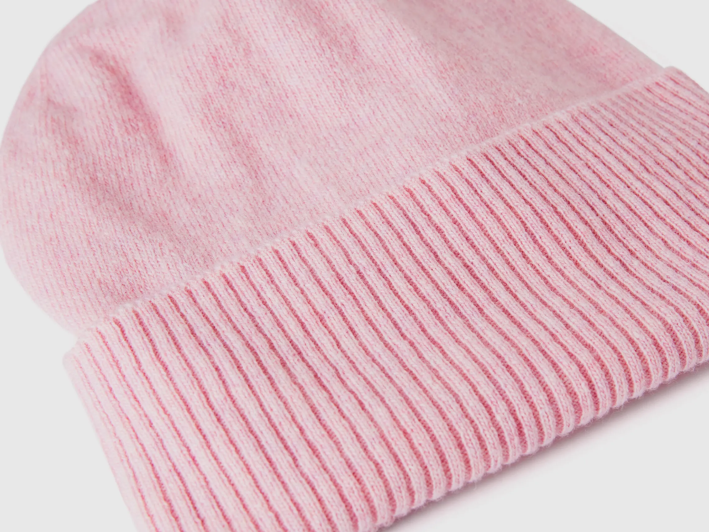 Hat in pure Merino wool