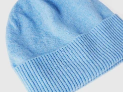 Hat in pure Merino wool