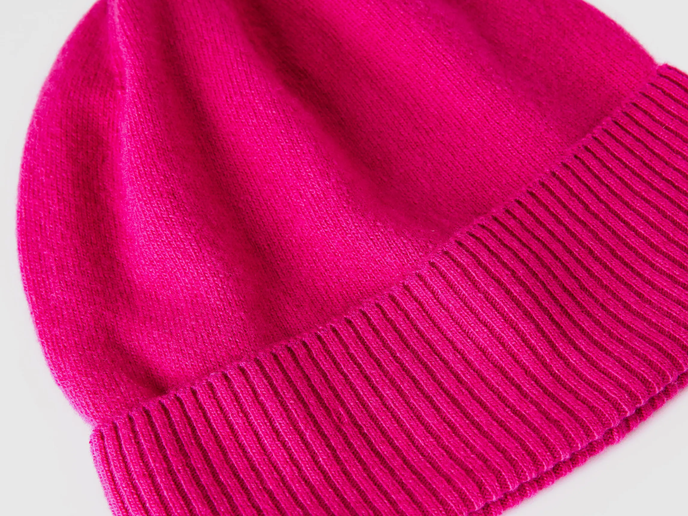 Hat in pure Merino wool