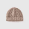 Hat in pure virgin wool