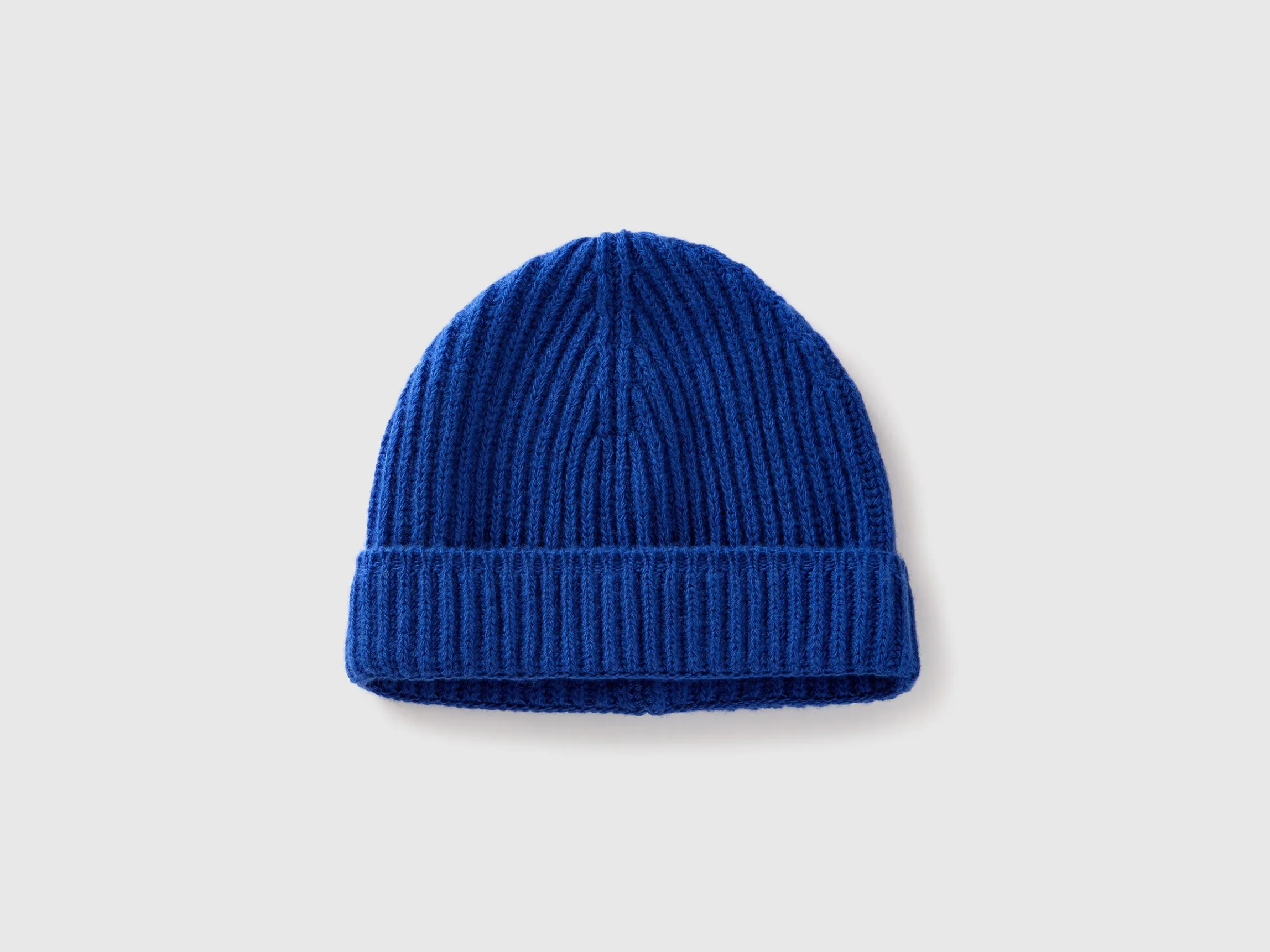 Hat in pure virgin wool