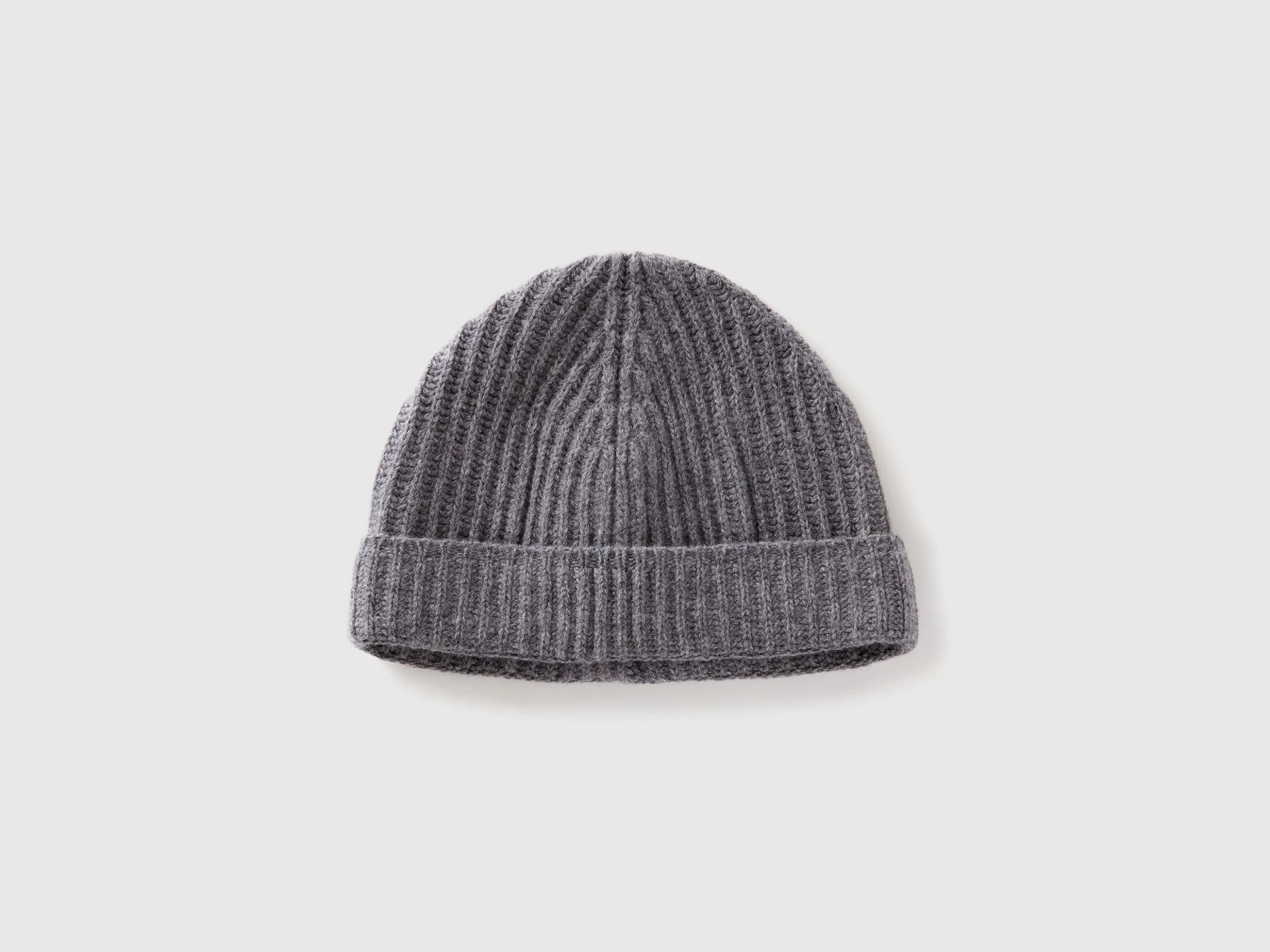 Hat in pure virgin wool