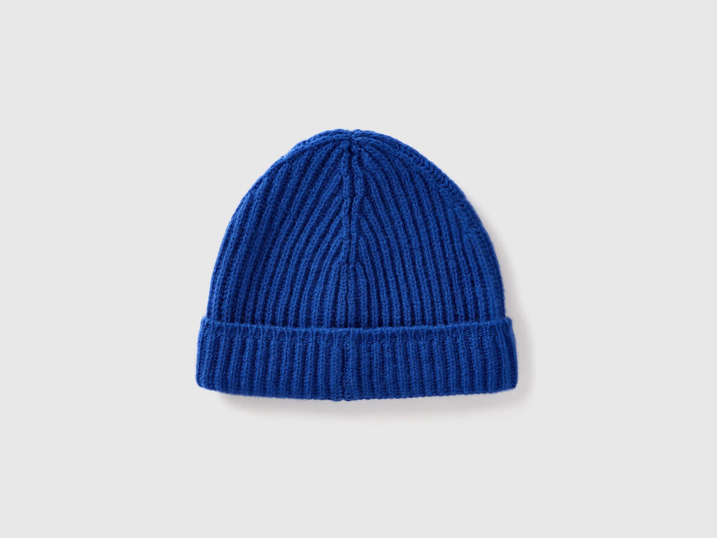 Hat in pure virgin wool