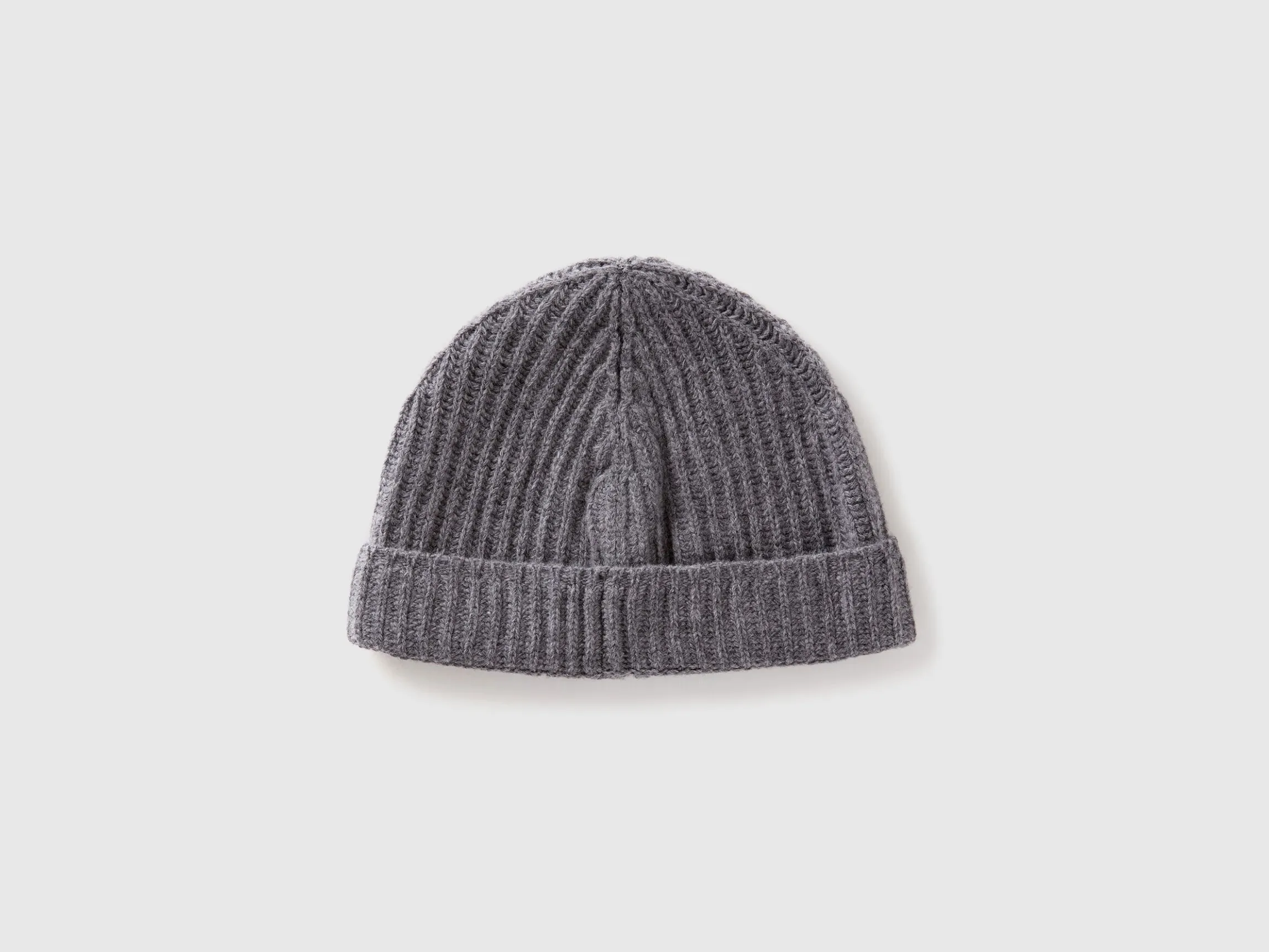 Hat in pure virgin wool