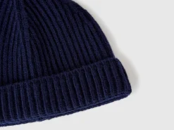 Hat in pure virgin wool