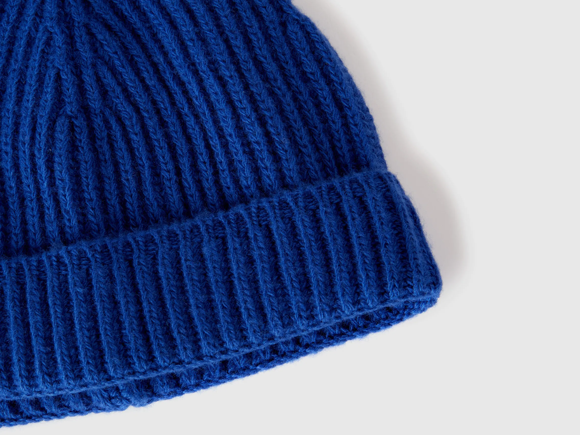 Hat in pure virgin wool