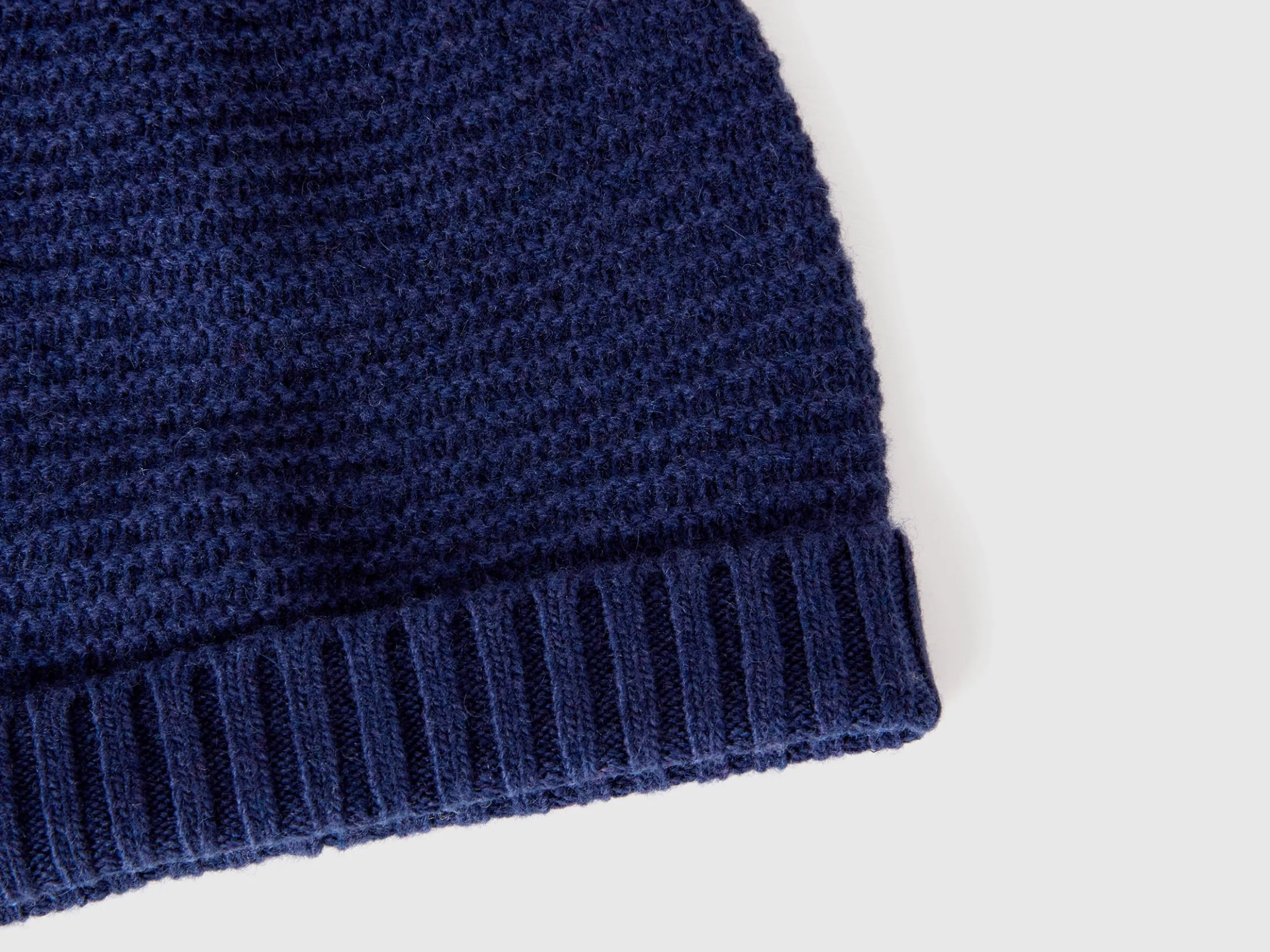 Hat in wool blend