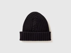Hat with cable knit