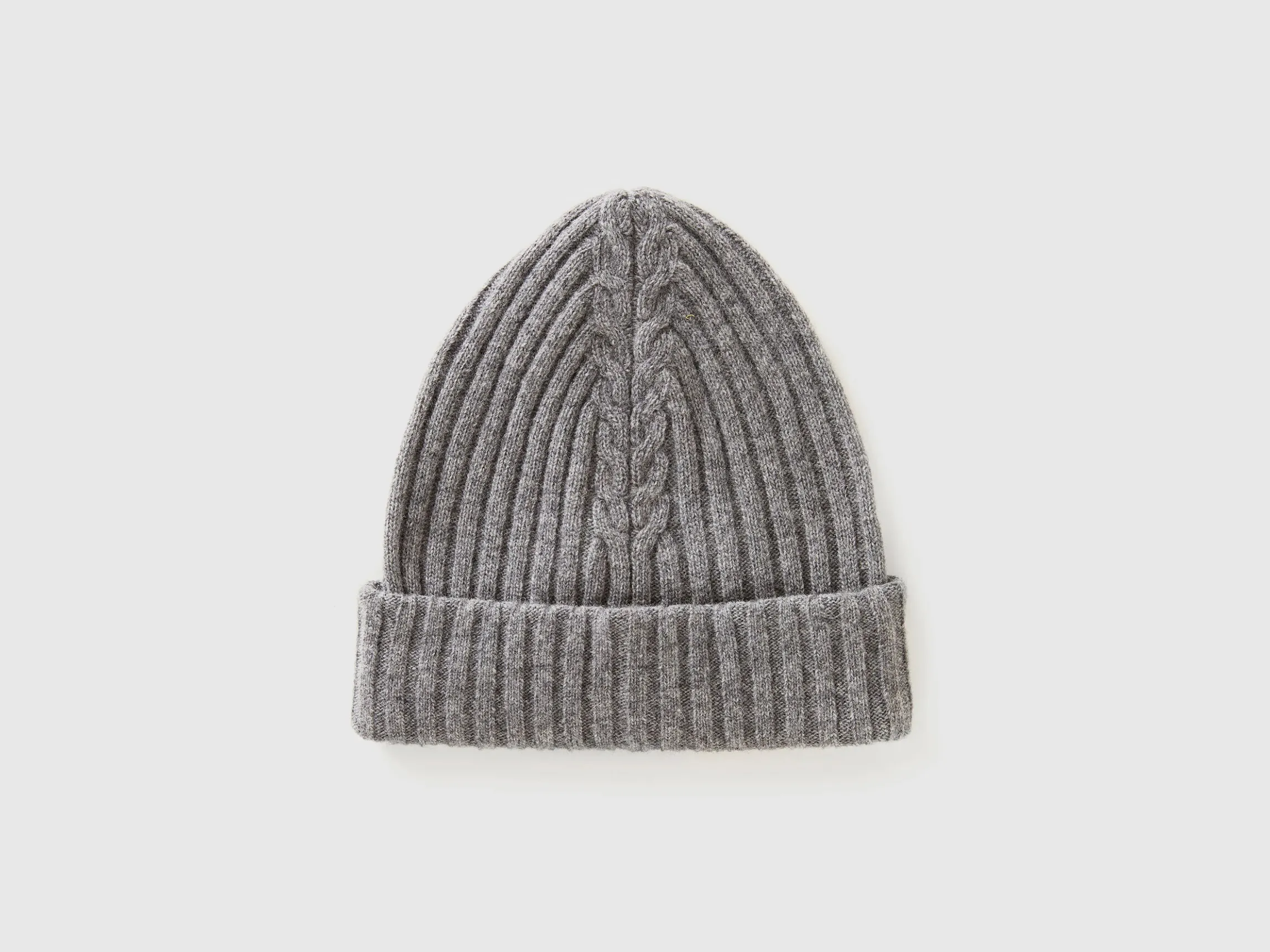 Hat with cable knit