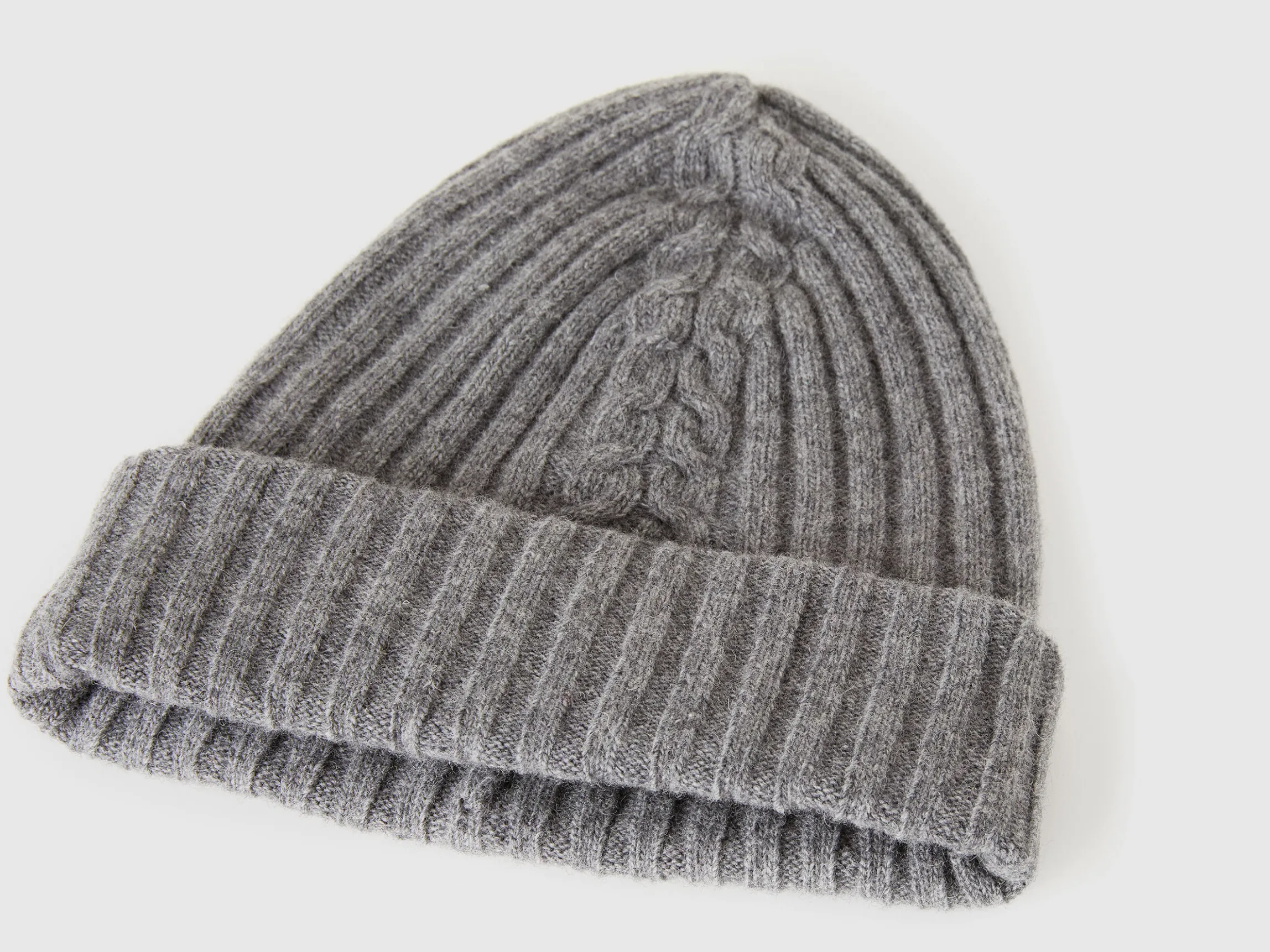 Hat with cable knit