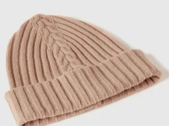 Hat with cable knit