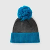 Hat with neon light blue details