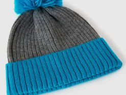 Hat with neon light blue details