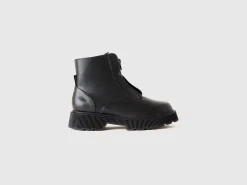 Heavy-duty boots with zipper