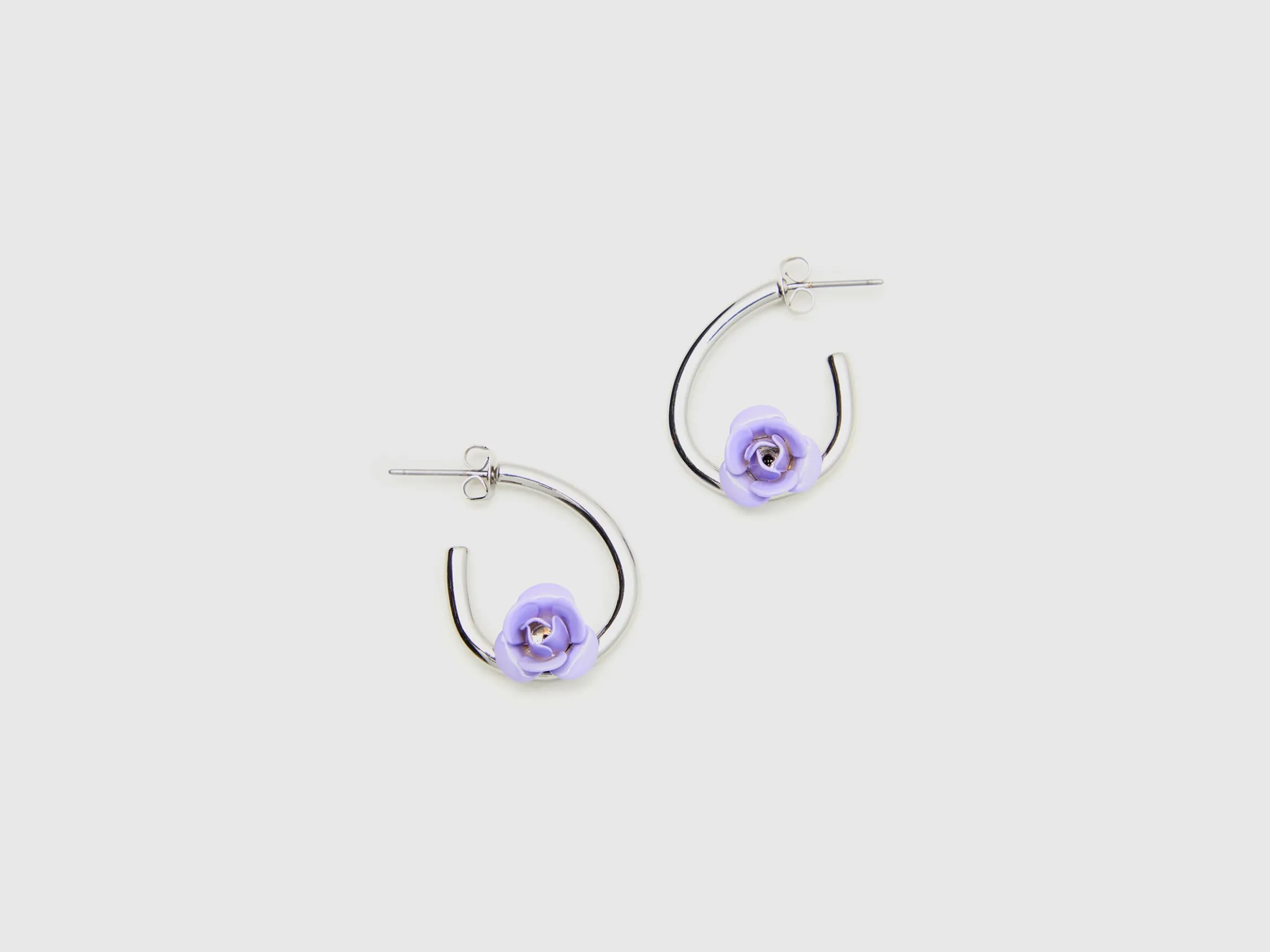 Hoop earrings with roses