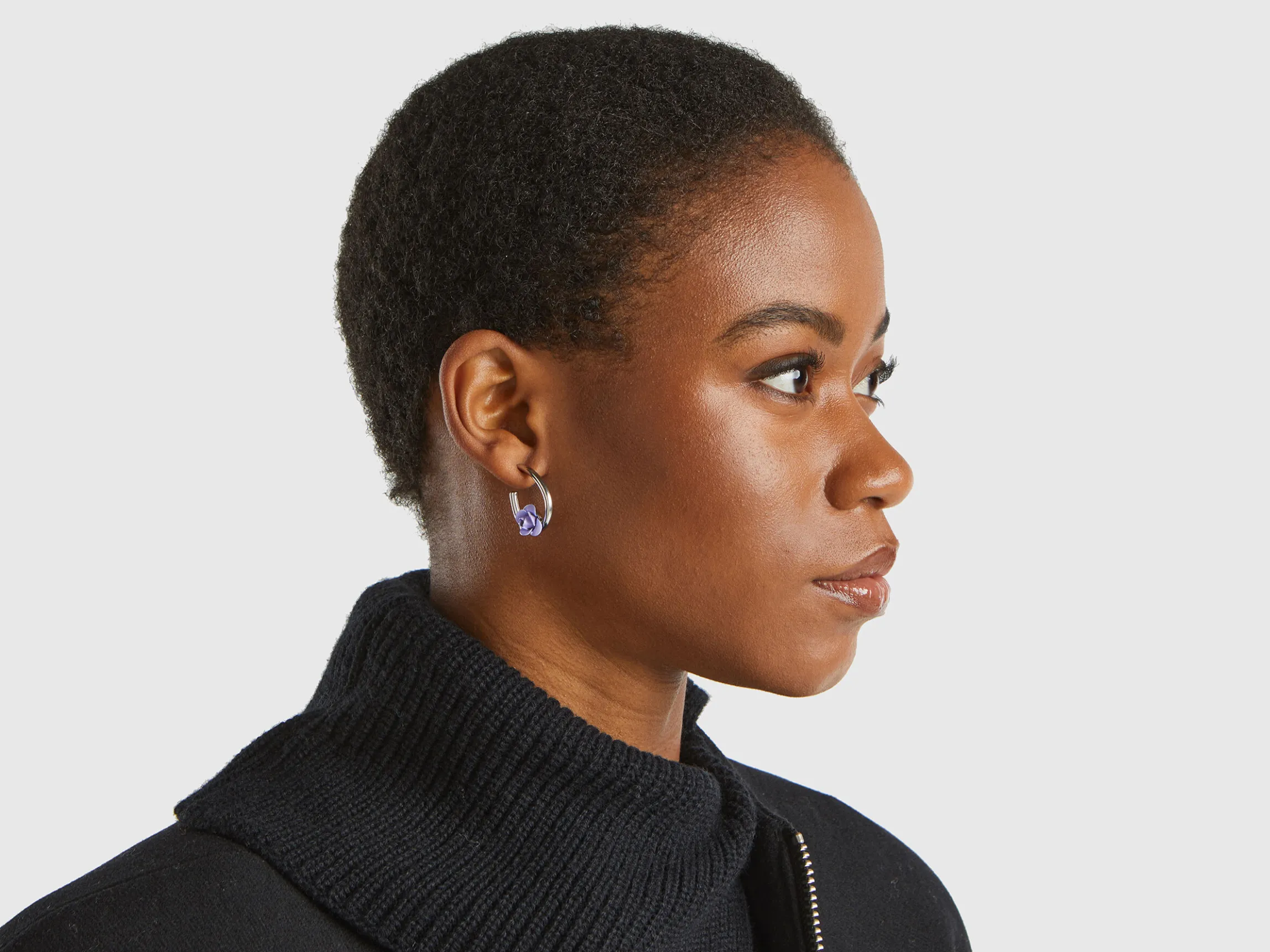 Hoop earrings with roses