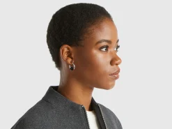 Hoop earrings with roses