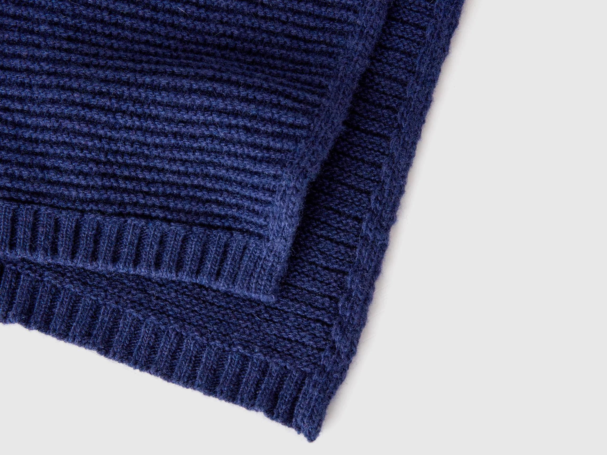 Knit scarf in stretch wool blend