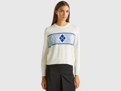 Knit sweater with inlay