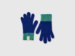 Knitted gloves