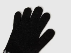 Knitted gloves