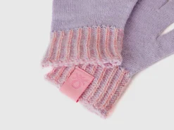 Knitted gloves