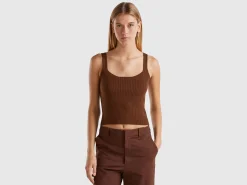Knitted tank top with square neckline