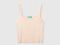 Knitted tank top with square neckline