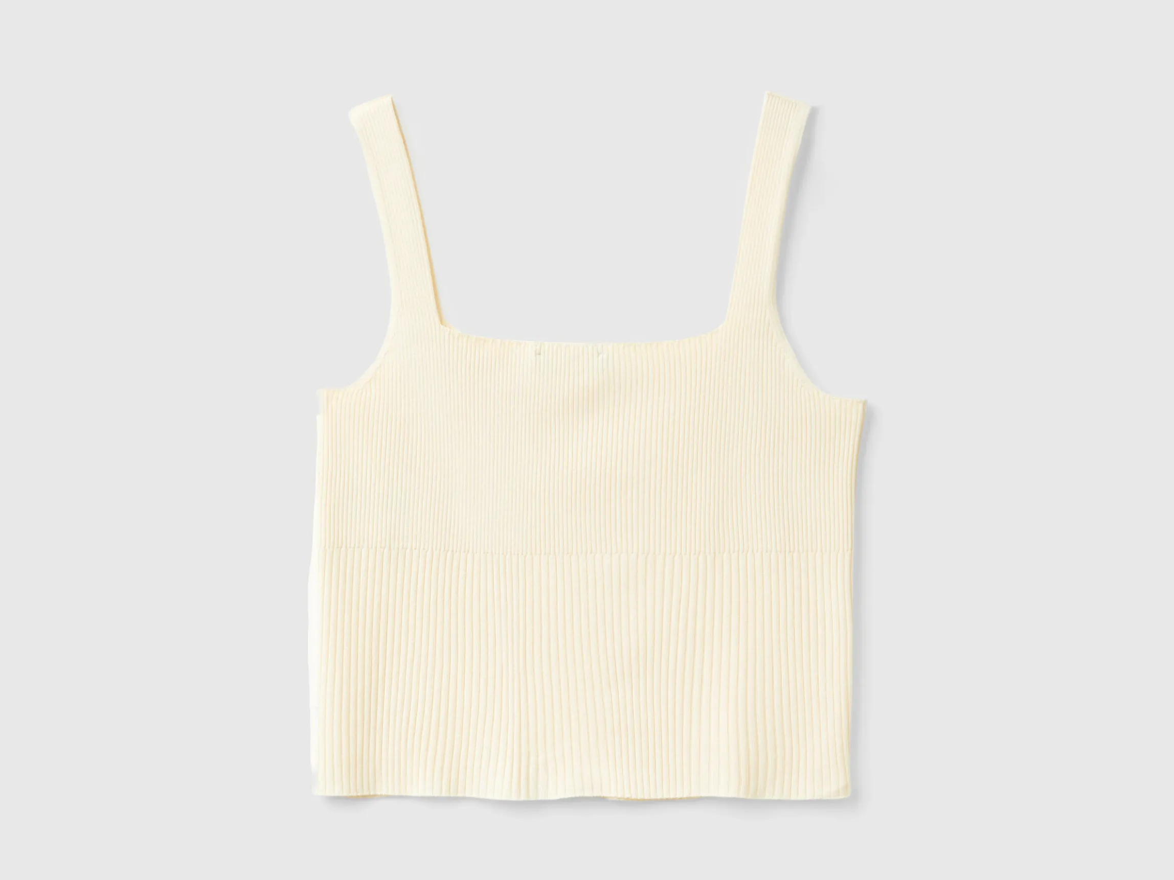 Knitted tank top with square neckline