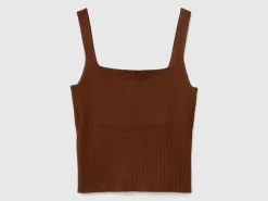 Knitted tank top with square neckline