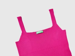 Knitted tank top with square neckline